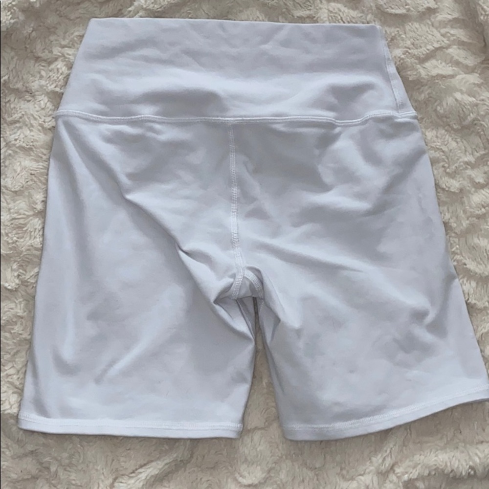 Alo yoga shorts - Picture 8 of 16